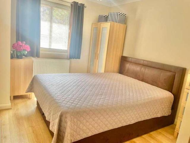 Flat for sale in Slough