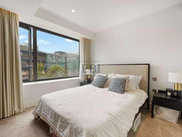 Flat for sale in Vauxhall, Greater London