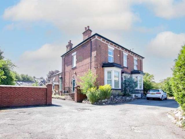 Flat for sale in Altrincham, Trafford