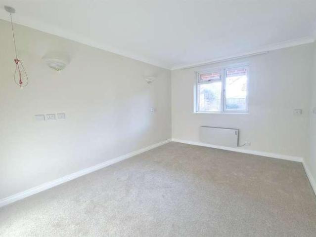 Flat for sale in Lunnon, Buckinghamshire