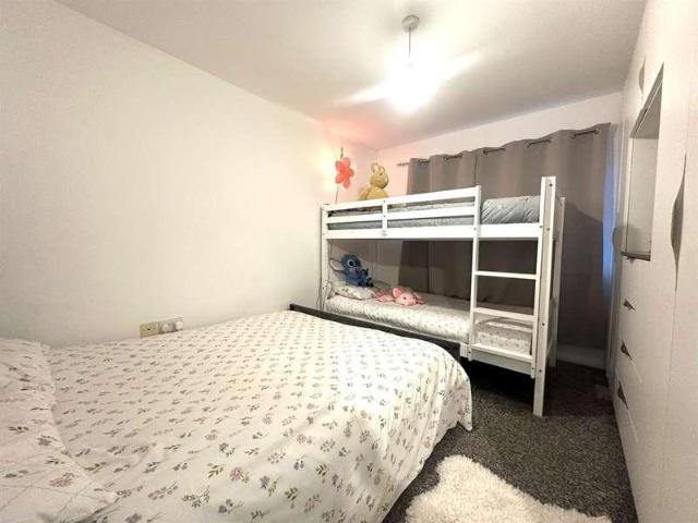 Flat for sale in London Borough of Hounslow, Greater London