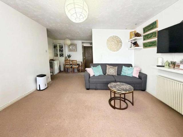 Flat for sale in West Drayton, Greater London