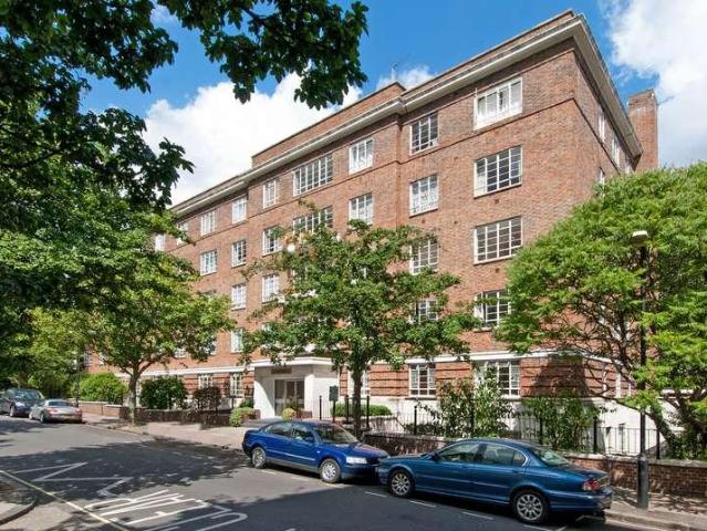 Flat for sale in St. John's Wood, Greater London