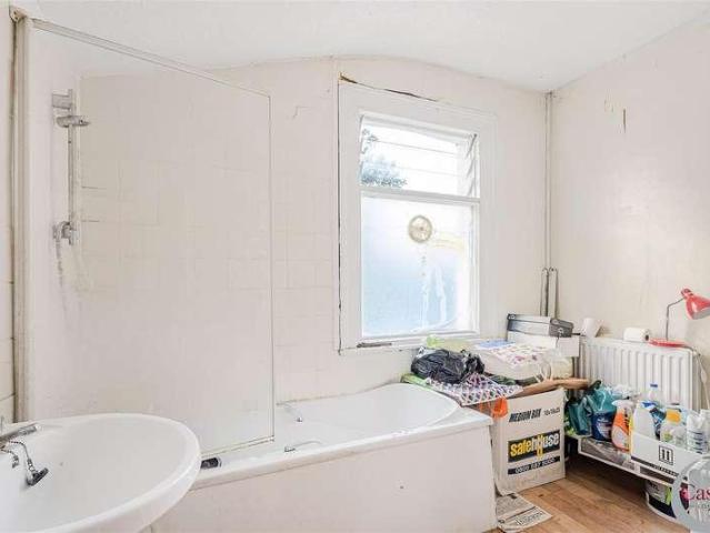 Flat for sale in London Borough of Haringey, Greater London