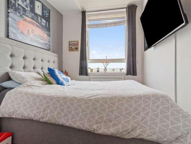 Flat for sale in West Worthing, Worthing