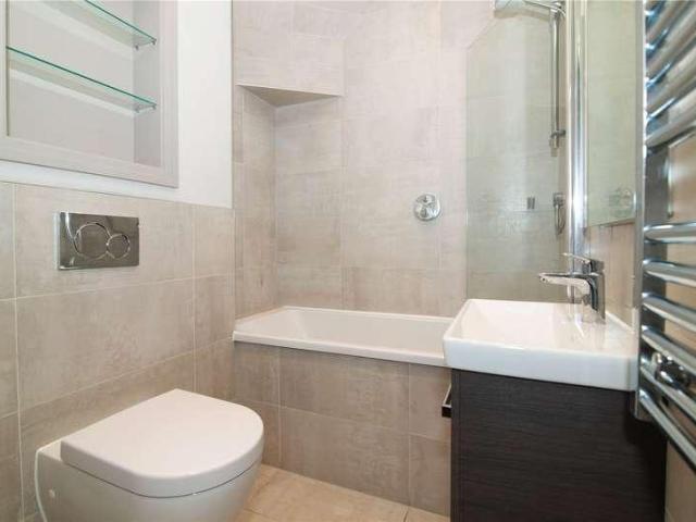 Flat for sale in Richmond, St Margarets