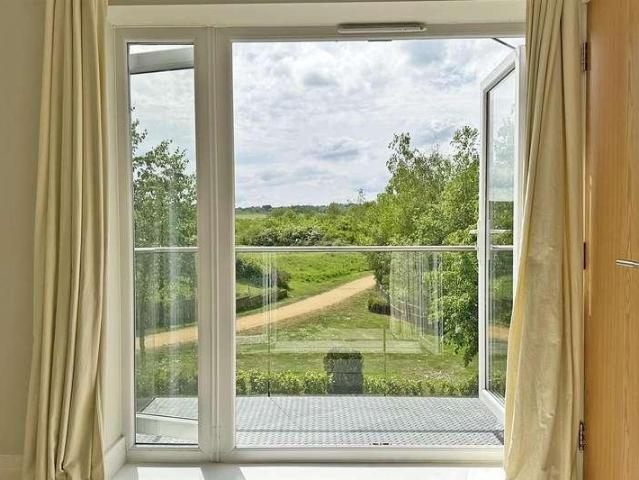 Flat for sale in Red Hill, Surrey