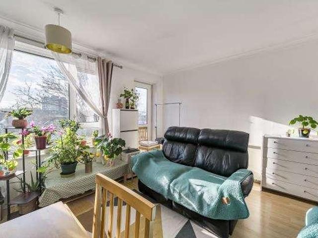 Flat for sale in North Sheen, Greater London