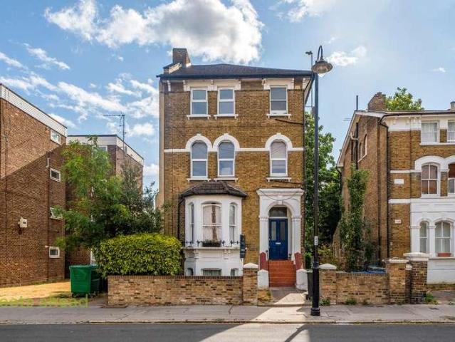 Flat for sale in London Borough of Croydon, Addiscombe