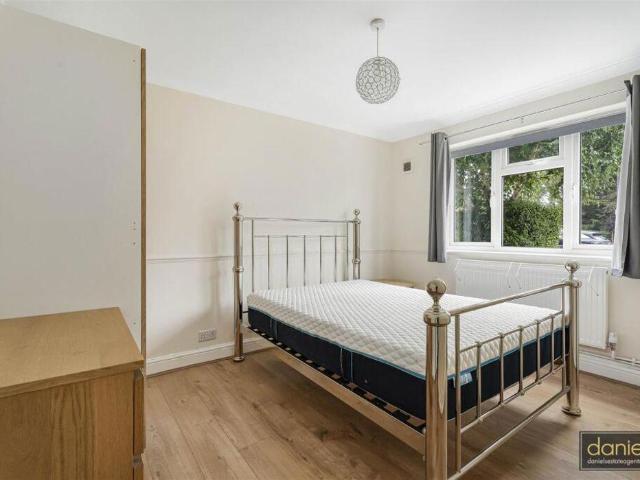 Flat for sale in Wealdstone, Greater London