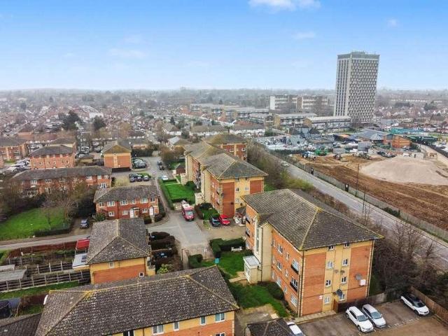 Flat for sale in Lower Edmonton, Greater London