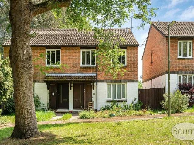 Flat for sale in Woking, Surrey