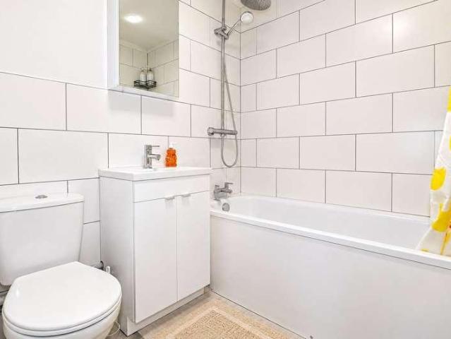 Flat for sale in Goldsworth Park, Woking