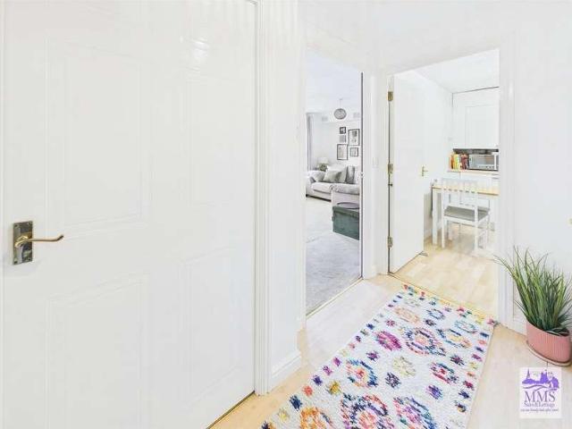 Flat for sale in Ringlestone, Midway