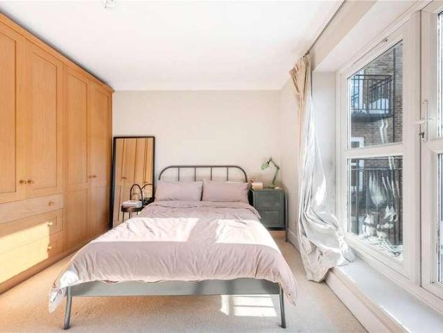 Flat for sale in Canonbury, Greater London