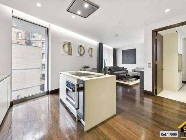 Flat for sale in Victoria, Greater London