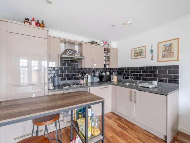 Flat for sale in Horsell, Woking