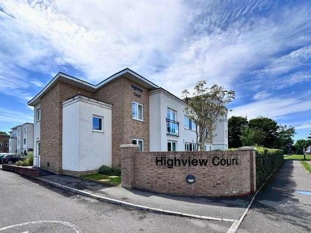 Flat for sale in Highcliffe