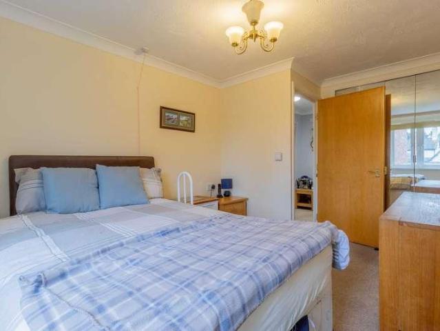 Flat for sale in Stockton Heath, Warrington