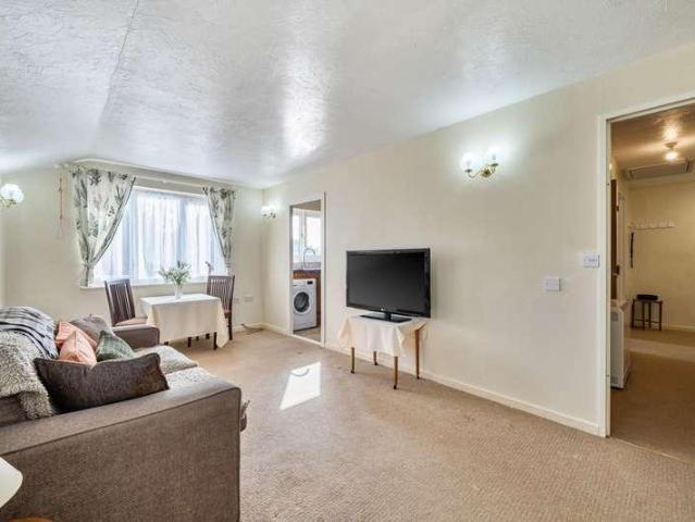 Flat for sale in Northwood, Greater London
