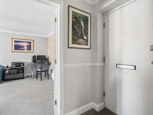 Flat for sale in Slough, Buckinghamshire