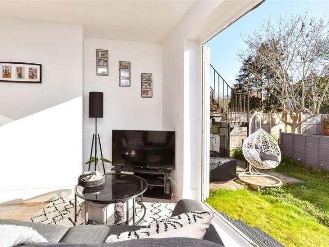 Flat for sale in Worthing, West Sussex