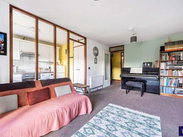 Flat for sale in London Borough of Islington, Greater London