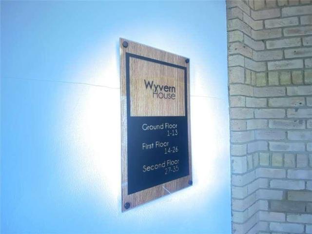 Flat for sale in Heol-las, Surrey