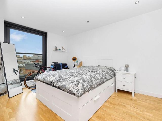 Flat for sale in Shoreditch, Greater London