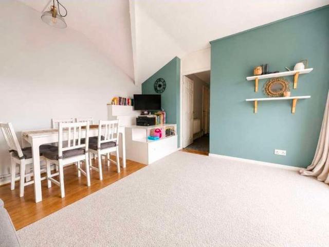 Flat for sale in Hatfield, Fretherne