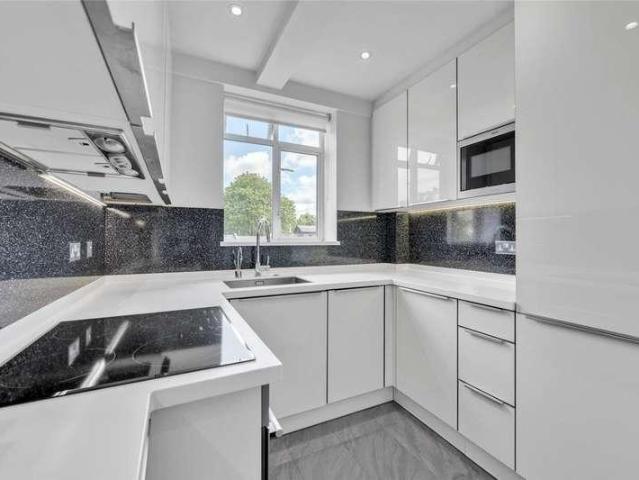 Flat for sale in St. John's Wood, Greater London
