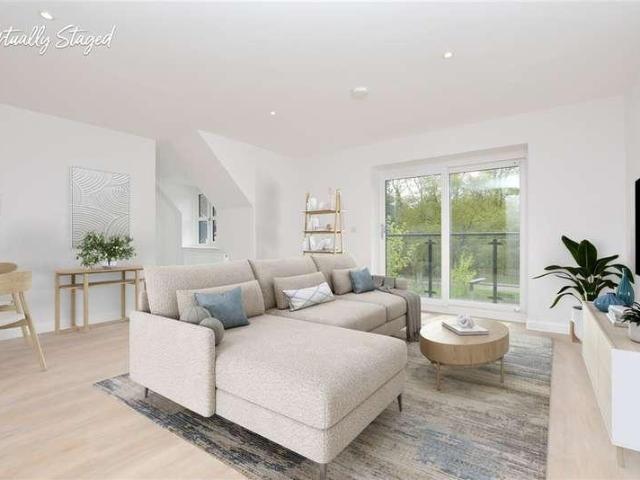 Flat for sale in Red Hill, Surrey