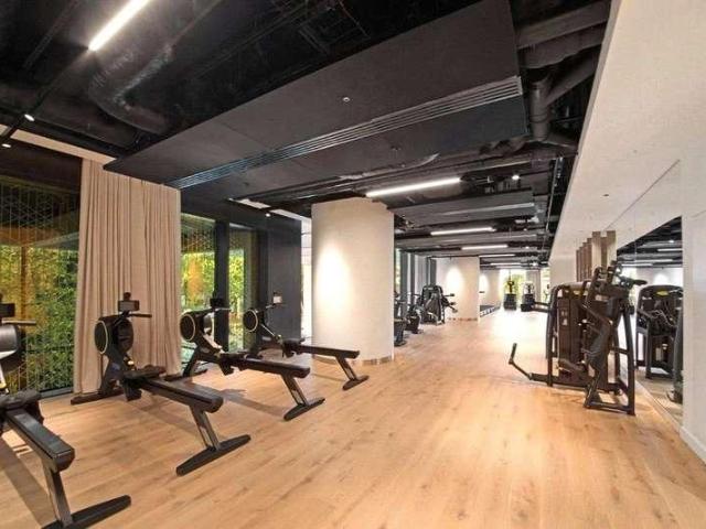 Flat for sale in Canary Wharf, Greater London