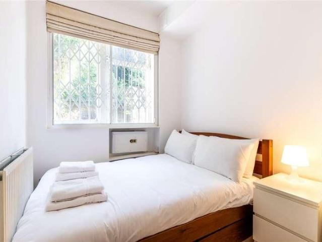 Flat for sale in Brook Green, Greater London