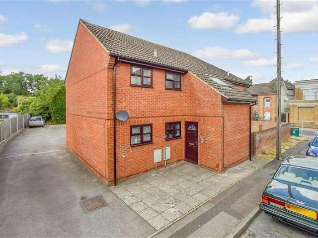 Flat for sale in Snodland, Bourne Vale
