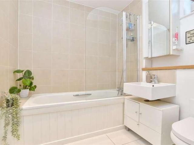 Flat for sale in Purley, Purley