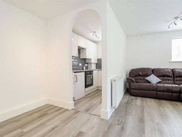 Flat for sale in Horsham, West Sussex
