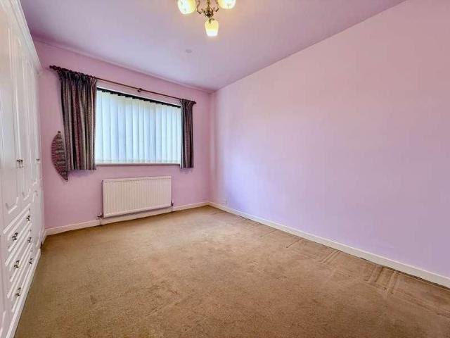Flat for sale in Southport, Meols Cop