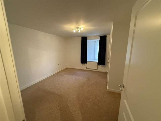 Flat for sale in Chatham