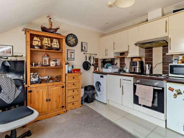 Flat for sale in Spring Park, Luton