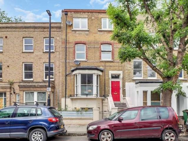 Flat for sale in Kilburn, Greater London