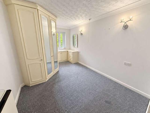 Flat for sale in Wollaston, Amblecote