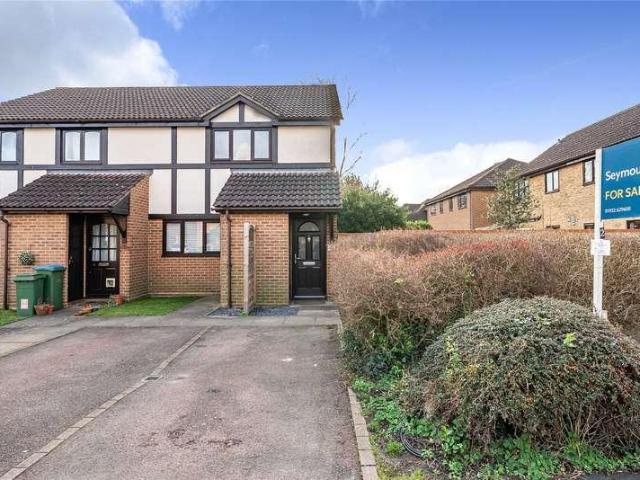 Flat for sale in Swallowfields, Elmbridge