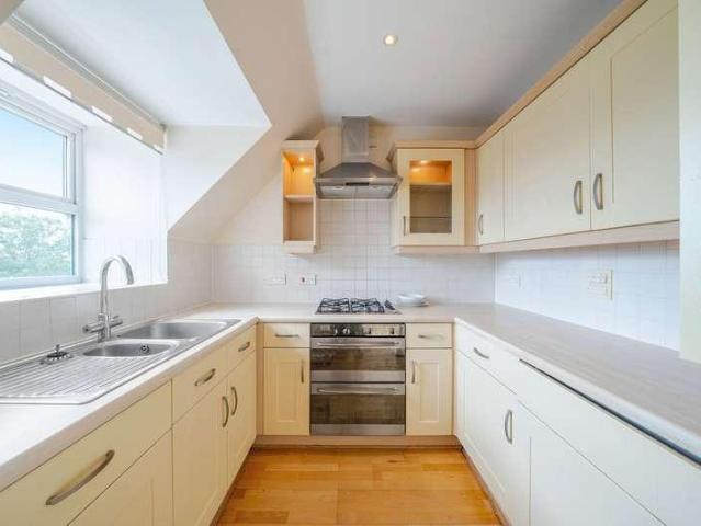 Flat for sale in Northwood, Northwood