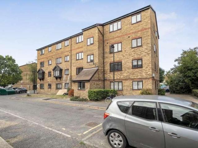 Flat for sale in Leytonstone, Greater London