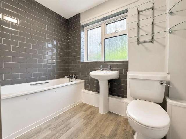 Flat for sale in Clewer Village, Windsor
