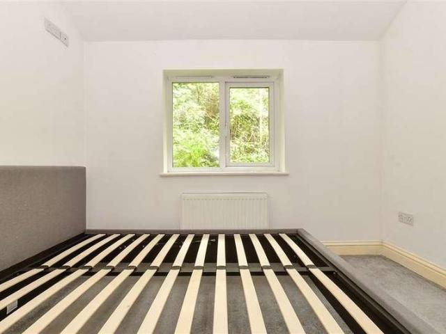 Flat for sale in Tower Hamlets, Dover