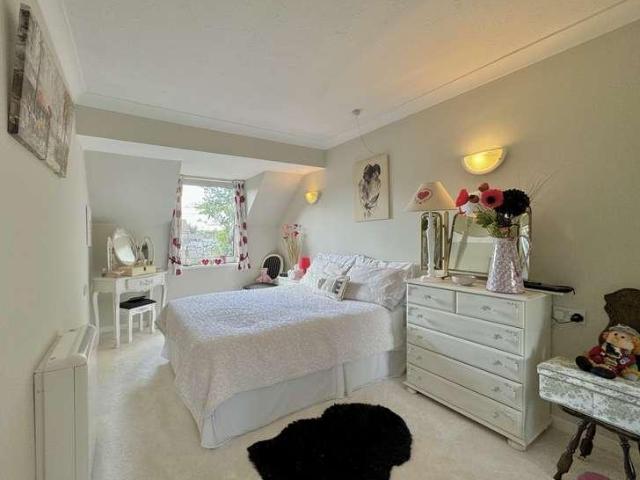 Flat for sale in North Shoebury, Alton Barnes