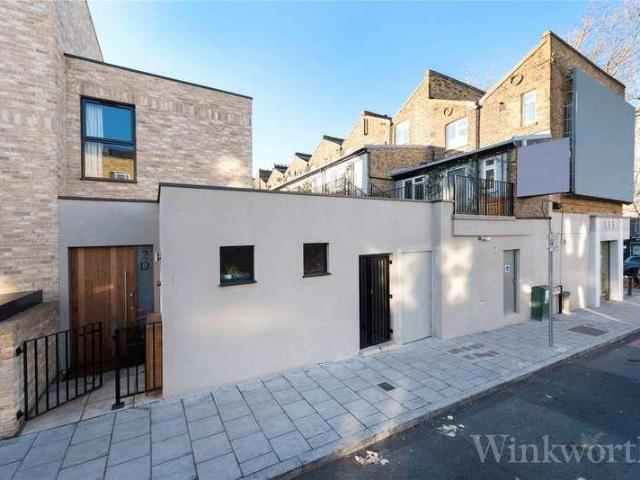 Flat for sale in London Borough of Lewisham, New Cross