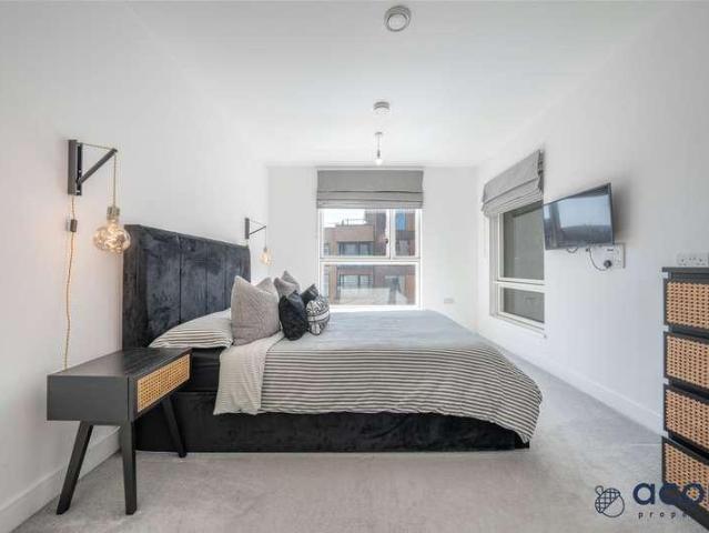 Flat for sale in Kingsbury, Greater London